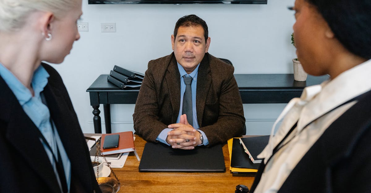 A host of concrete actions can strengthen these soft skills and make you a unique professional. First of all, continuing education is no longer optional, especially in a fast-paced and innovative sector. Workshops, online training, or even conferences can sharpen your critical thinking and curiosity. Then, practicing communication skills, particularly by regularly explaining your work in simple terms, will help you improve your pedagogy and persuade more effectively. Participating in collaborative projects or managing team leadership also helps develop this fundamental ability of adaptability and negotiation.