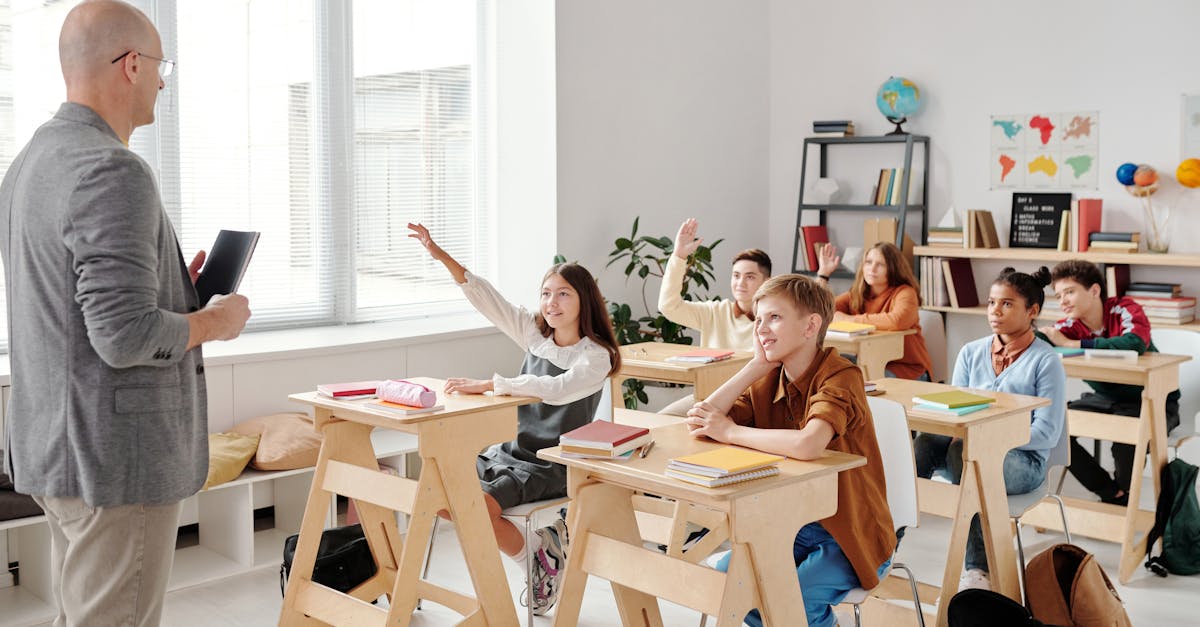 Узнайте о важной роли педагога-специалиста — преданного своему делу профессионала, который оказывает поддержку людям с ограниченными возможностями или находящимся в затруднительном положении. Узнайте больше о его миссиях, навыках и положительном влиянии на социальную интеграцию и личностное развитие.