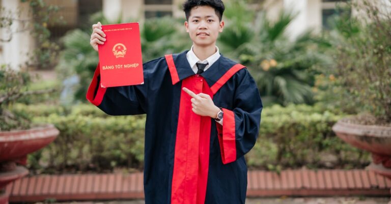 découvrez le monde passionnant des étudiants entrepreneurs, où créativité et innovation se rencontrent. apprenez comment les jeunes esprits transforment leurs idées en projets concrets, surmontent les défis et construisent des entreprises fructueuses tout en poursuivant leurs études.