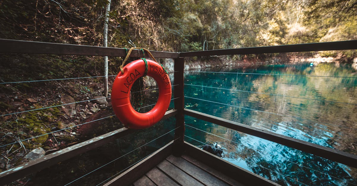 👥 Support the local economy by choosing community-managed structures