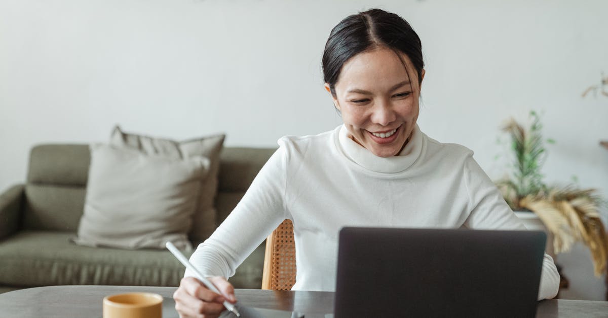 Entdecken Sie die Vorteile der Telearbeit: Flexibilität, Work-Life-Balance und gesteigerte Produktivität. Erfahren Sie, wie Sie in einer Remote-Arbeitsumgebung erfolgreich sein und Ihre Telearbeitserfahrung optimieren können.