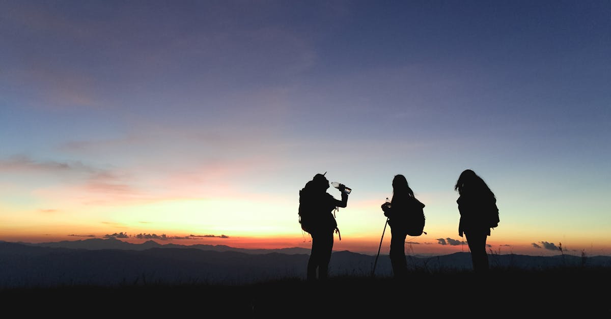 découvrez l'aventure du trekking : explorez des paysages à couper le souffle, vivez des expériences inoubliables en pleine nature et améliorez votre bien-être physique et mental au gré des sentiers.