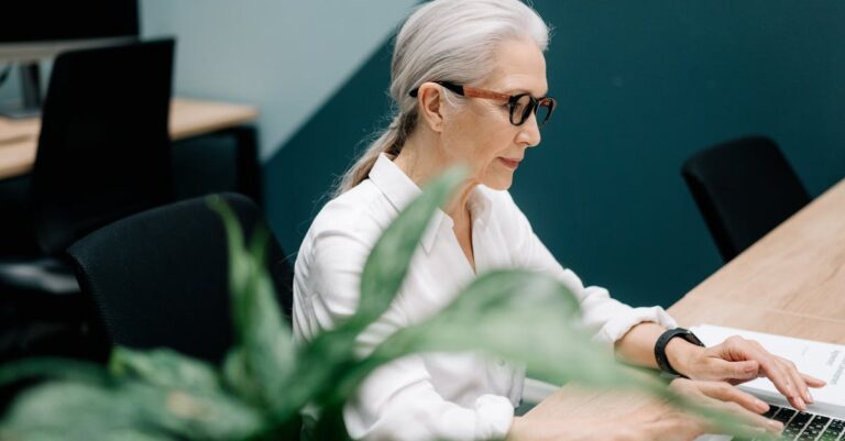 découvrez l'univers de l'entrepreneuriat féminin : des histoires inspirantes, des conseils pratiques et des ressources pour soutenir les femmes dans leurs parcours professionnels. rejoignez une communauté dynamique qui valorise l'innovation et l'émancipation des femmes dans le monde des affaires.