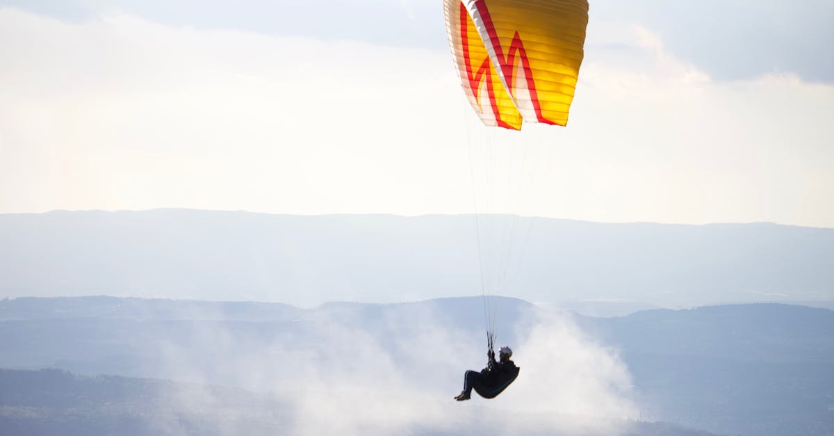 découvrez l'entraînement en altitude, une méthode d'amélioration des performances sportives grâce à la basse pression d'oxygène. apprenez comment cette pratique peut optimiser votre endurance, votre récupération et votre condition physique générale, tout en explorant ses bienfaits pour les athlètes de tous niveaux.