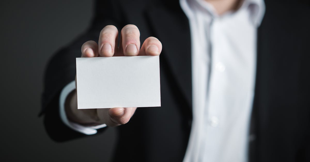 More experienced profiles, such as acquisition managers or digital project managers, can expect salaries between €65,000 and €80,000, or even higher for some in large agencies or software companies. Implementing a continuous optimization strategy with tools like HubSpot or Google Analytics makes it possible to reach these salary levels, or even exceed these ceilings in certain exceptional cases. Experience Level