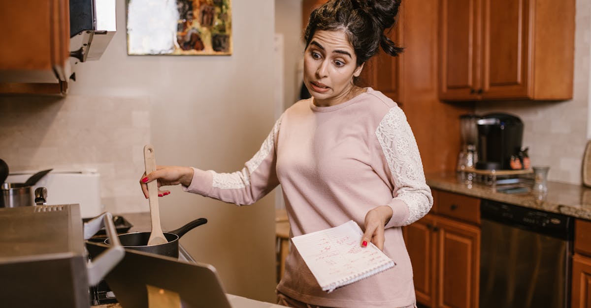 Los emprendedores también deben arriesgarse a salir de su zona de confort para experimentar con nuevos modelos de negocio y enfoques tecnológicos. El éxito digital, más allá de un simple impulsor del negocio, se está convirtiendo en una filosofía de trabajo que fomenta la creatividad y la autonomía. Por lo tanto, la clave para 2025 reside en la capacidad de desenvolverse en este ecosistema rico y en rápida evolución, aprovechando todos los recursos que ofrecen actores comprometidos e innovadores.