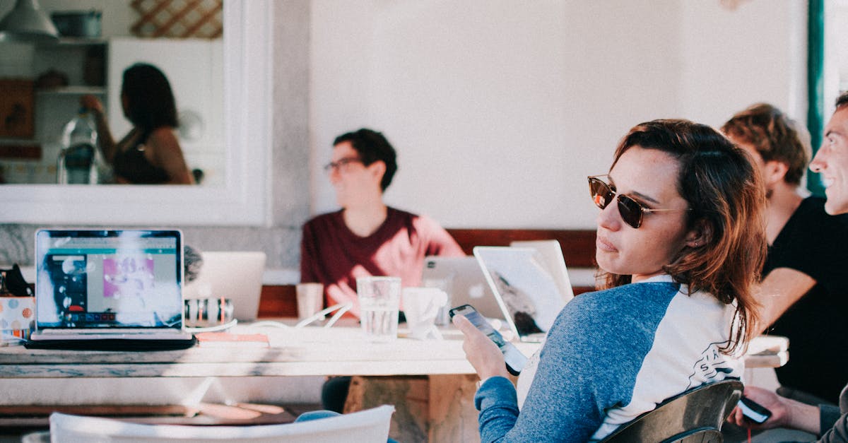 découvrez le monde des entrepreneurs sociaux, des innovateurs qui allient impact social et réussite économique. apprenez comment ces acteurs transforment des idées en actions pour résoudre des problèmes sociétaux tout en construisant des entreprises durables.