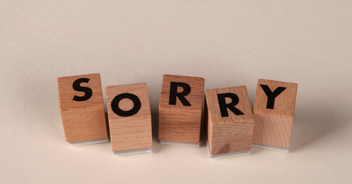 🔎 Analyze keywords with synonyms, accent-free variations, and common errors