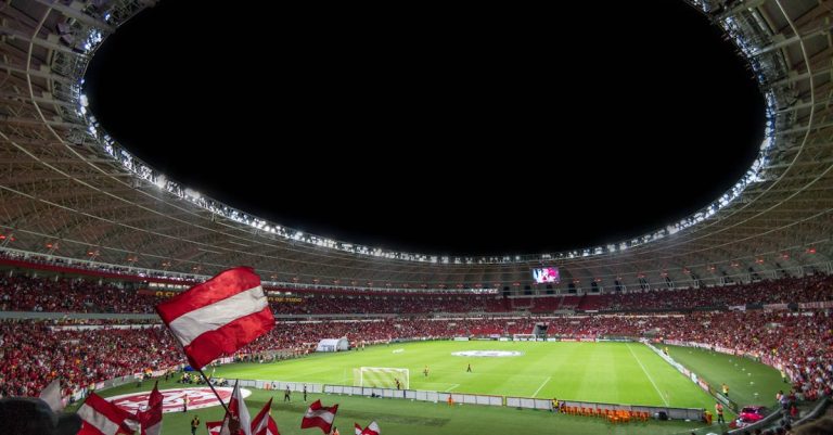 découvrez le concept de 'broad match' en publicité en ligne, une stratégie qui maximise la portée de vos annonces en les associant à un large éventail de mots-clés. apprenez à optimiser vos campagnes pour atteindre un public plus large tout en veillant à la pertinence de vos messages.