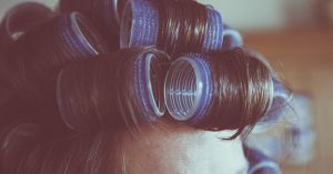 Isabelle Manniez, cabeleireira da vila do norte, recebe um prestigioso prêmio