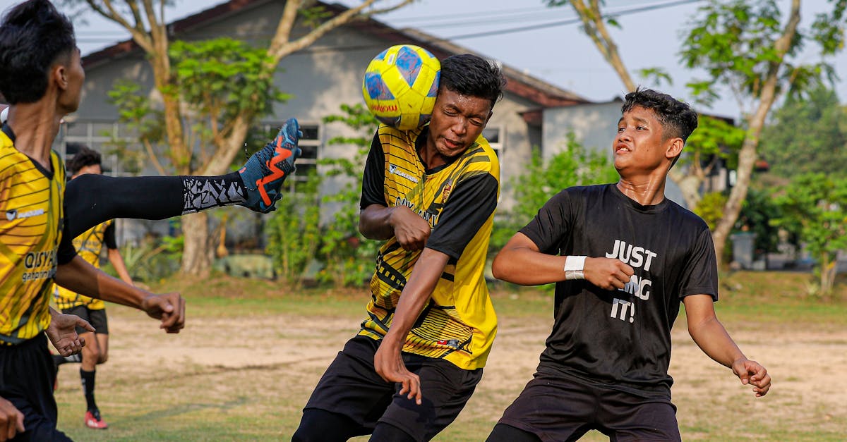 Какие рычаги следует использовать при выборе между «Фразовым соответствием» и «Широким соответствием» в кампании 2025 года?