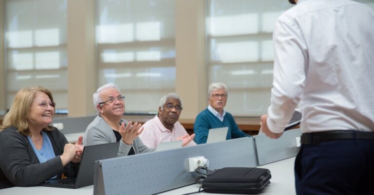 découvrez des conseils pratiques et des ressources utiles pour les retraités. explorez des activités enrichissantes, des astuces pour profiter au mieux de votre temps libre et des informations sur les droits et avantages des personnes âgées.