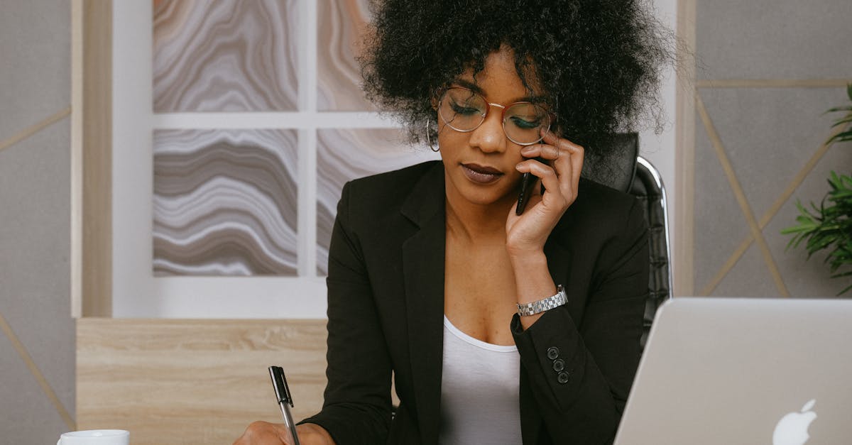 découvrez l'univers de l'entrepreneuriat féminin : des conseils, des histoires inspirantes et des ressources pour aider les femmes à lancer et développer leurs entreprises.