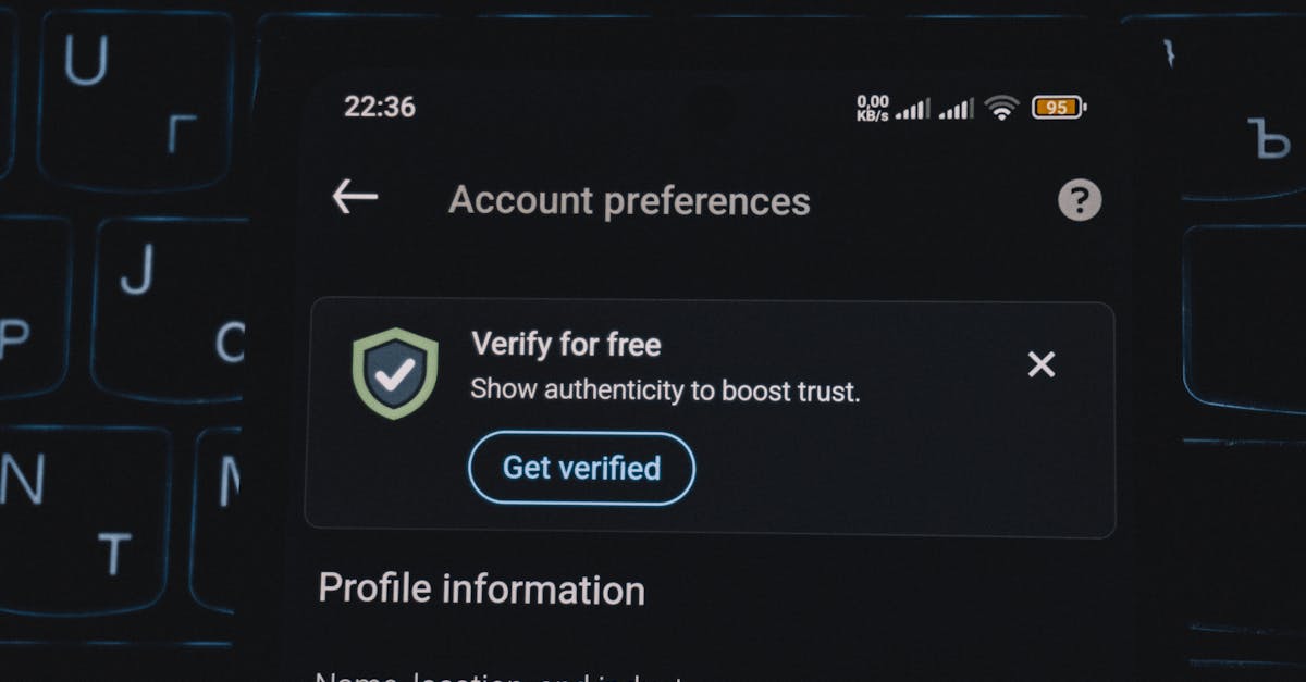 Наконец, революция, вызванная ChatGPT, не ограничивается исключительно поиском. В 2025 году способность этого ИИ резюмировать сложный контент, предлагать рекомендации, генерировать цитаты и сценарии открывает беспрецедентные перспективы для различных секторов. Специалисты, желающие воспользоваться этой трансформацией, также должны понимать её стратегические последствия. По данным Adobe, 54% пользователей нравится синтез, предлагаемый ChatGPT, и почти 81% считают его более эффективным, чем Google, в вопросах открытого или креативного характера. Итак, как этот ИИ меняет способы коммуникации и позиционирования компаний? Ключевым моментом является способность создавать релевантный, персонализированный и, прежде всего, оптимизированный контент для этого нового диалогового поиска. Популярность контента, основанного на данных, практических руководств и ответов на часто задаваемые вопросы иллюстрирует эту тенденцию: теперь нам необходимо мыслить в терминах масштабируемого, интерактивного и ориентированного на клиента контента. Поиск больше не ограничивается простой информацией: он становится захватывающим опытом, где каждое взаимодействие обещает новый уровень знаний и отношений с клиентами.