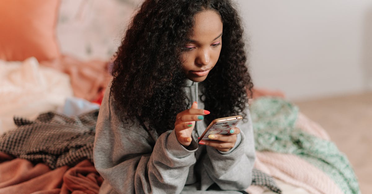 जानिए डुप्लिकेट कंटेंट क्या है, एसईओ पर इसका क्या प्रभाव पड़ता है, और अपनी वेबसाइट की दृश्यता बढ़ाने के लिए इससे कैसे बचा जा सकता है।